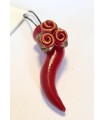 Corno Piccolo Rosso in Ceramica con Tre Rose H.5.5 cm Realizzato e dipinto a mano